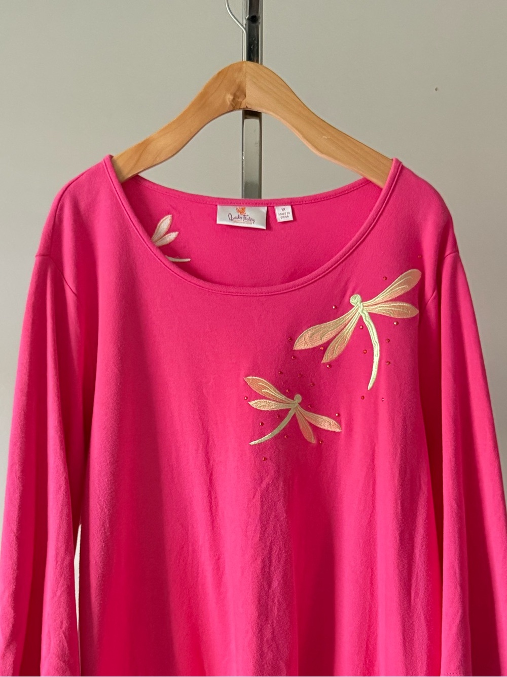 Quacker Factory Hot Pink Dragonfly Rhinestone Top 1X - Picture 5 of 14